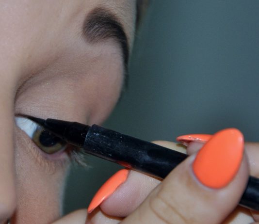 Come-mettere-l-eyeliner